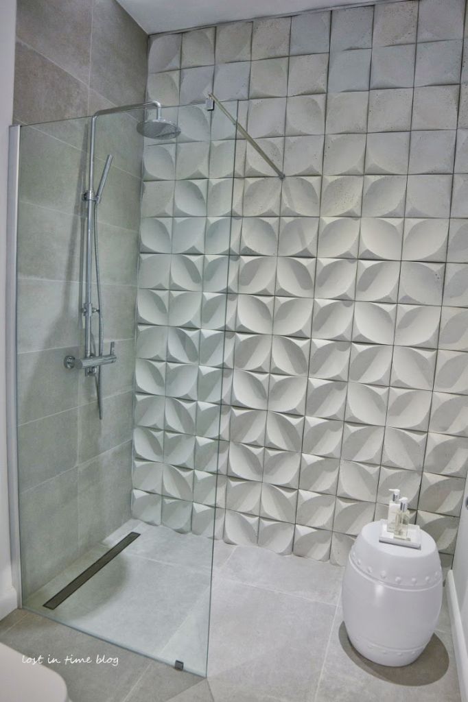 ściana z betonu w łazience