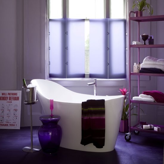 fioletowa łazienka