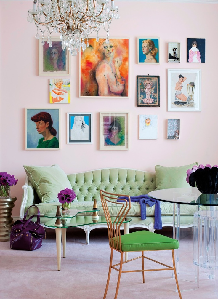 miętowa sofa,turkusowe meble,zielone krzesło,dekoracja ściany