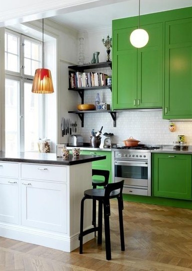 zielone szafki w kuchni