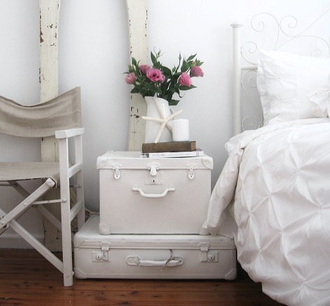 biała walizka,białe dekoracje,vintage,retro,romantyczna dekoracja, ekologiczne