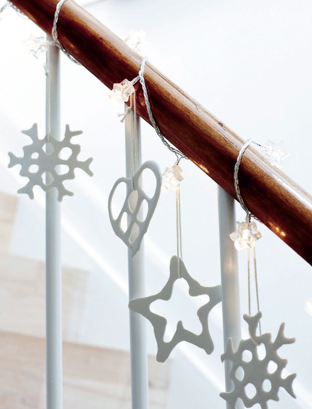 świąteczne dekoracje na balustradzie