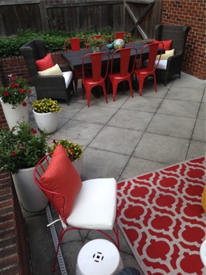 aranżacja patio w czerwieni