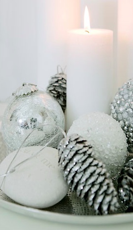 świąteczne dekoracje biel i srebro