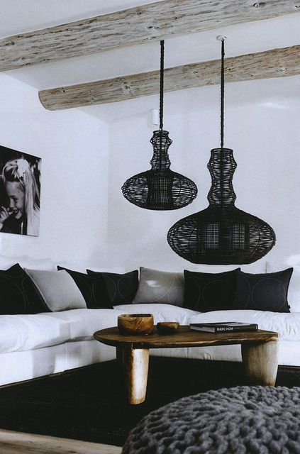 ,lampy kokony,białe lampy z dmuchanym abażurem,lampy jak kokony,skandynawskie lampy z bawełnianym abażurem,organiczne lampy,lampy w organicznych wzorach,lekkie lampy z papieru ryżowego,jedwabne lampy,lampy na drucianych stelażach,lampy ekologiczne,lampy z ekologicznych materiałów,pomysłowe lampy,ciekawe lampy,dizajnerskie lampy,czarne ażurowe lampy,tkane lampy,plecione abażury,abażury z sizalu i sznurka,wyplatane lampy