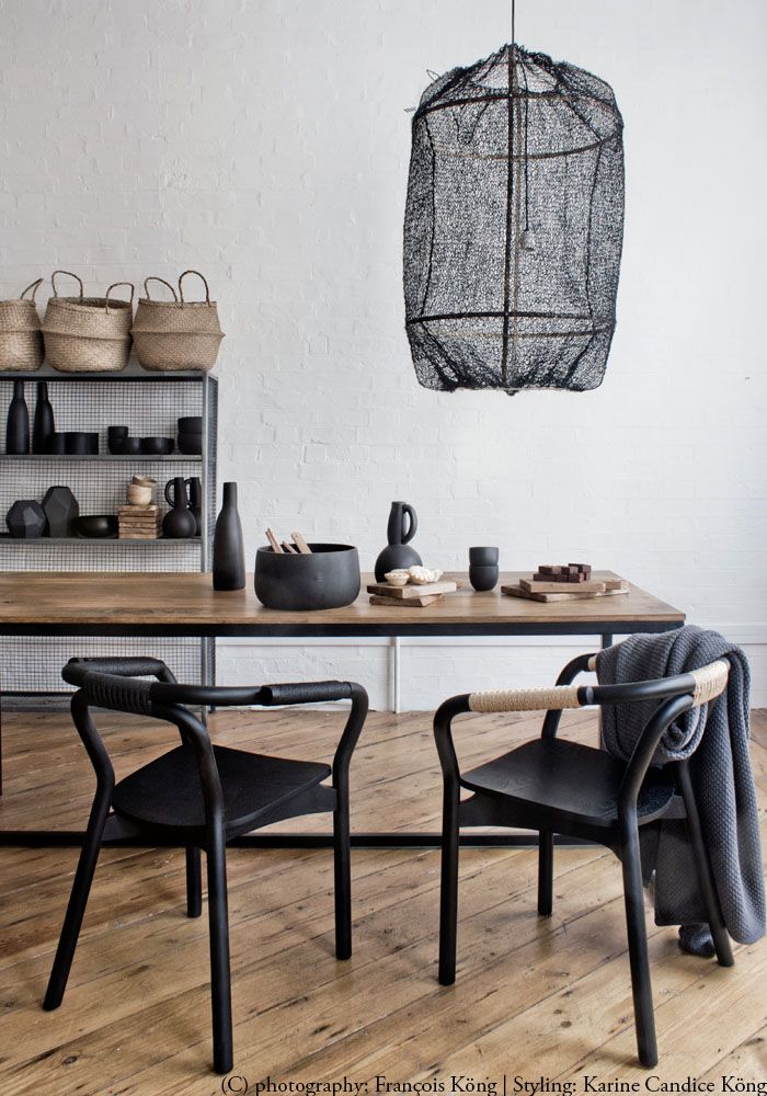 ampy kokony,białe lampy z dmuchanym abażurem,lampy jak kokony,skandynawskie lampy z bawełnianym abażurem,organiczne lampy,lampy w organicznych wzorach,lekkie lampy z papieru ryżowego,jedwabne lampy,lampy na drucianych stelażach,lampy ekologiczne,lampy z ekologicznych materiałów,pomysłowe lampy,ciekawe lampy,dizajnerskie lampy,czarne ażurowe lampy,tkane lampy,plecione abażury,abażury z sizalu i sznurka,wyplatane lampyy