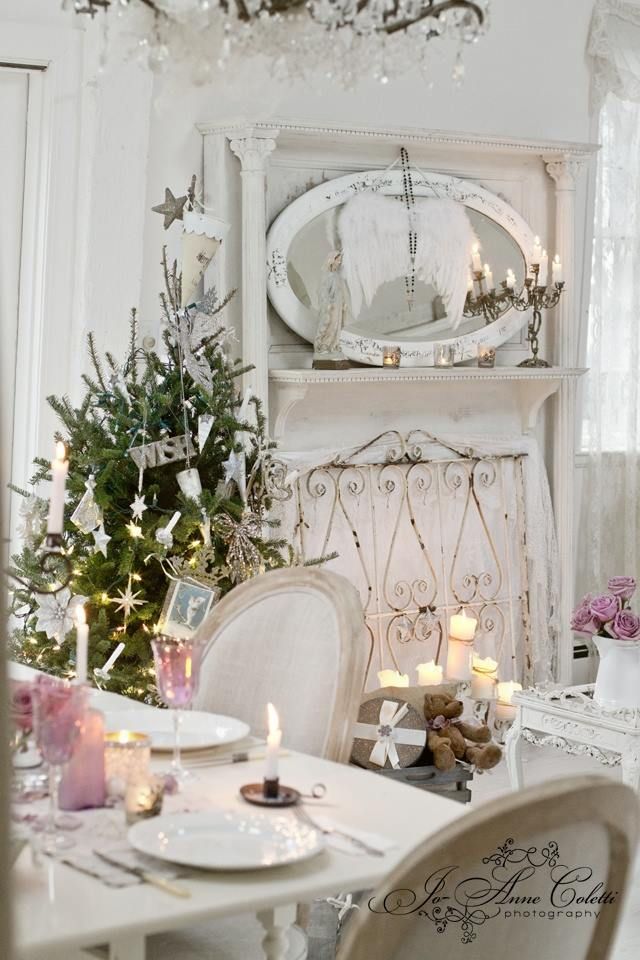 biały salon w świątecznej aranżacji