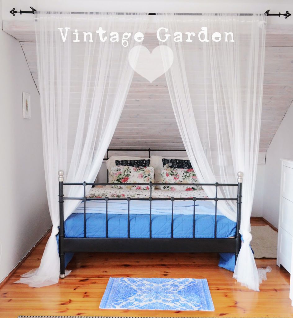 sypialnia na poddaszu w stylu vintage