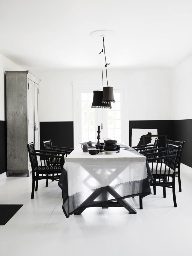 biało-czarna jadalnia,skandynawska jadalnia,aranżacja skandynwskiej jadalni,czarny stół,czarne krzesła